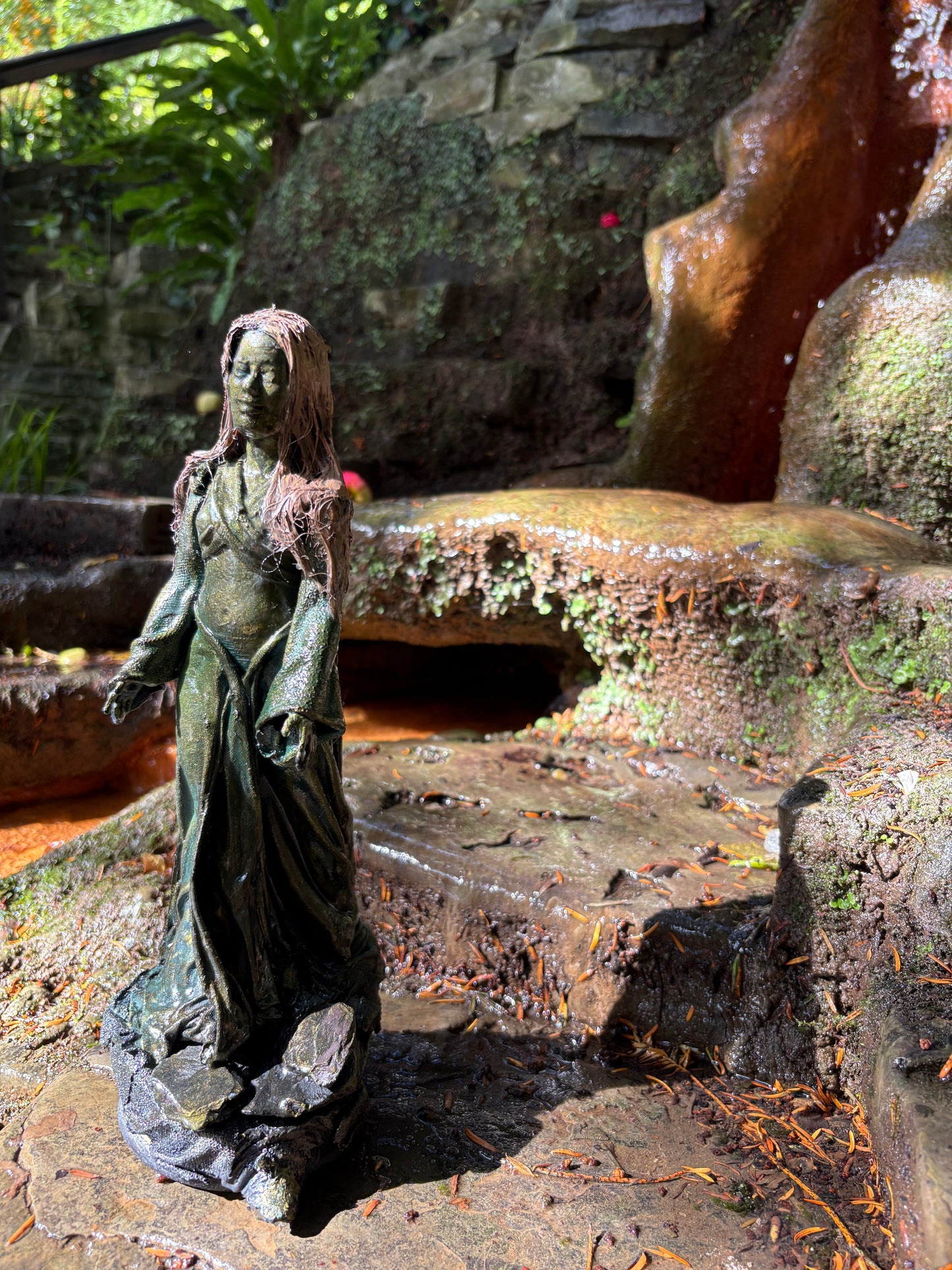 Seið kona (Woman of Magic in Old Norse) - Sculpture