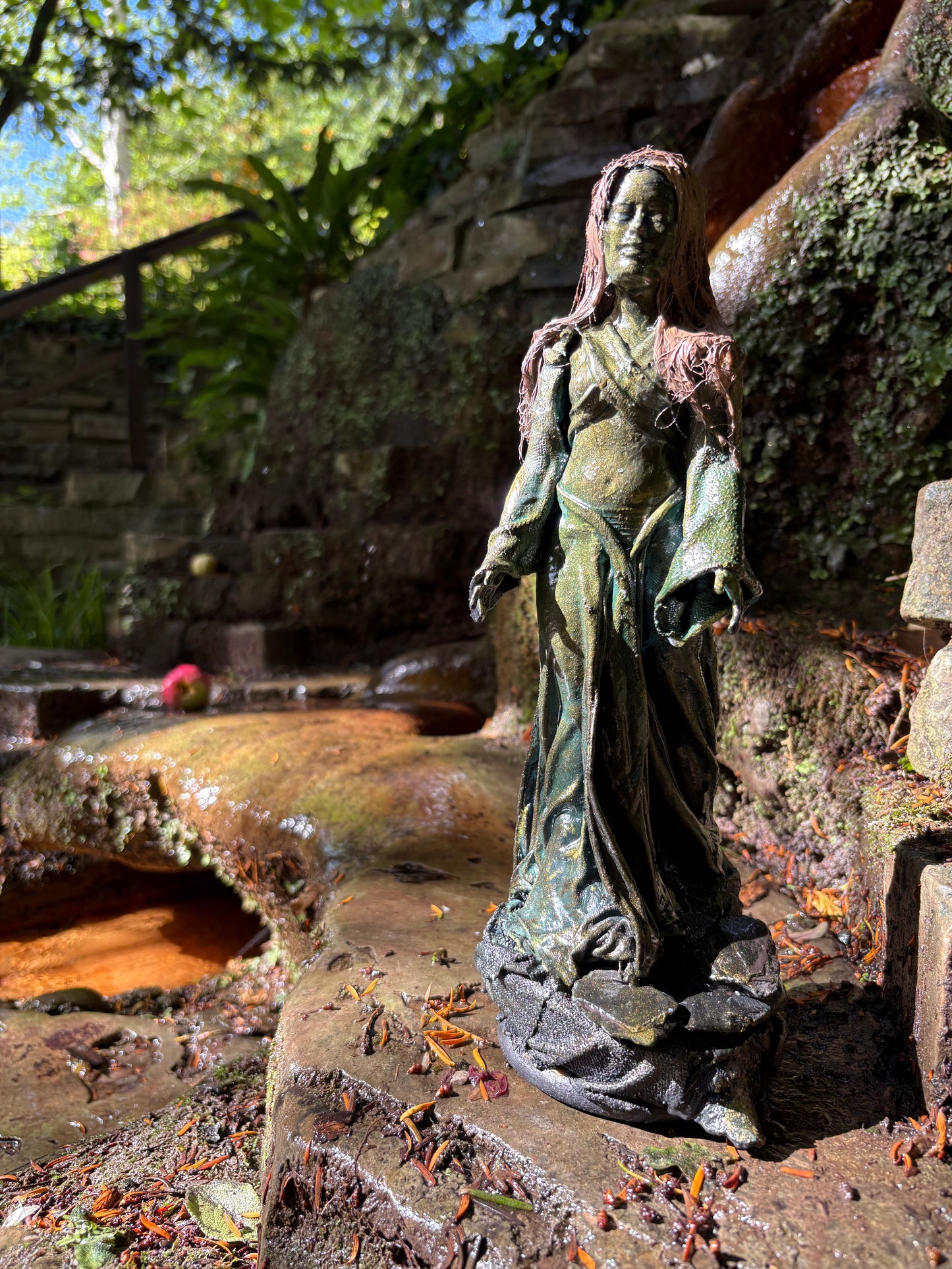 Seið kona (Woman of Magic in Old Norse) - Sculpture