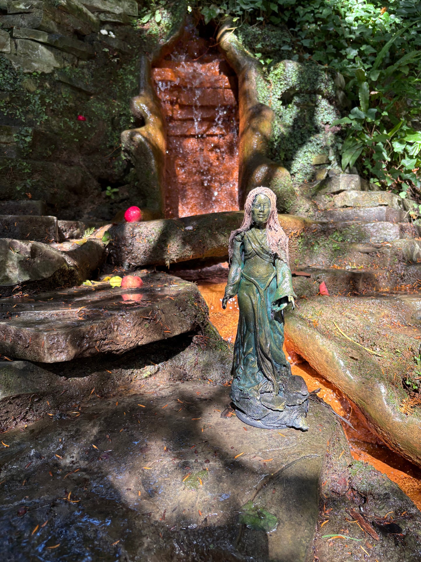 Seið kona (Woman of Magic in Old Norse) - Sculpture